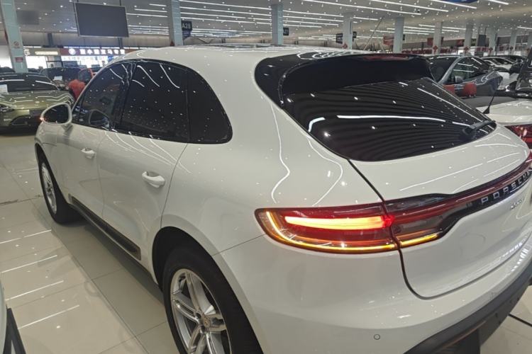 Used Porsche Macan 2023 Macan 2.0T Rear Left 45 Deg