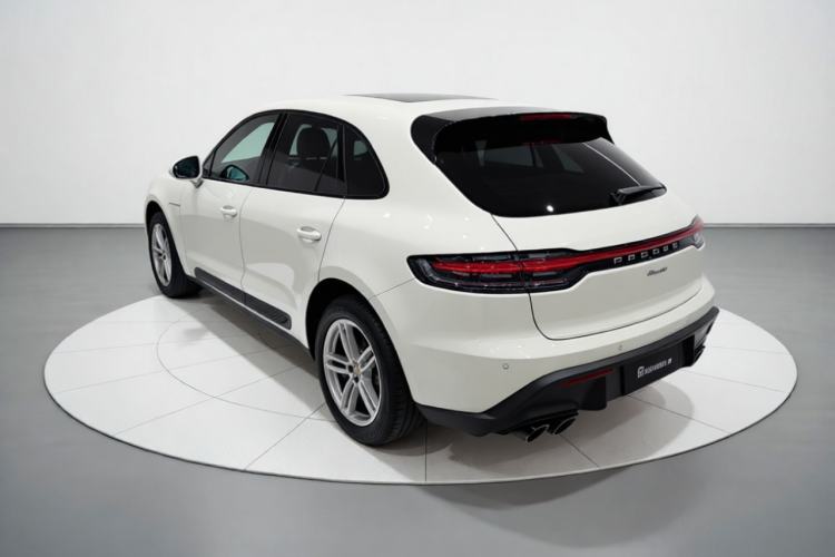 Used Porsche Macan 2023 Macan 2.0T Rear Left 45 Deg