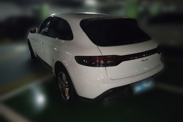 Used Porsche Macan 2023 Macan 2.0T Rear Left 45 Deg
