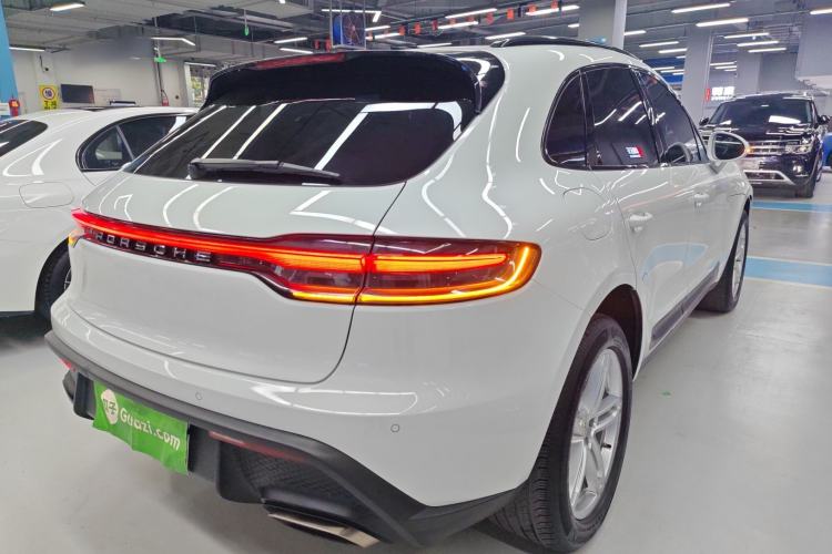 Used Porsche Macan 2023 Macan 2.0T Rear Right 45 Deg