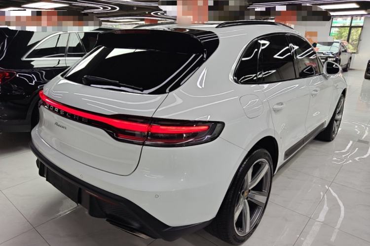 Used Porsche Macan 2023 Macan 2.0T Rear Right 45 Deg