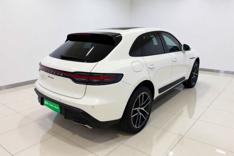 Used Porsche Macan 2023 Macan 2.0T Rear Right 45 Deg