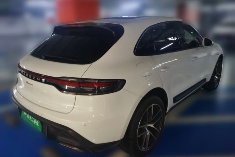 Used Porsche Macan 2023 Macan 2.0T Rear Right 45 Deg