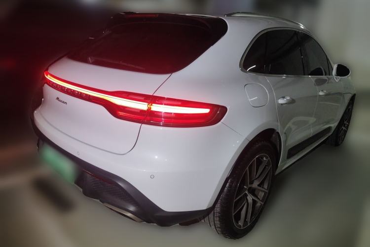 Used Porsche Macan 2023 Macan 2.0T Rear Right 45 Deg