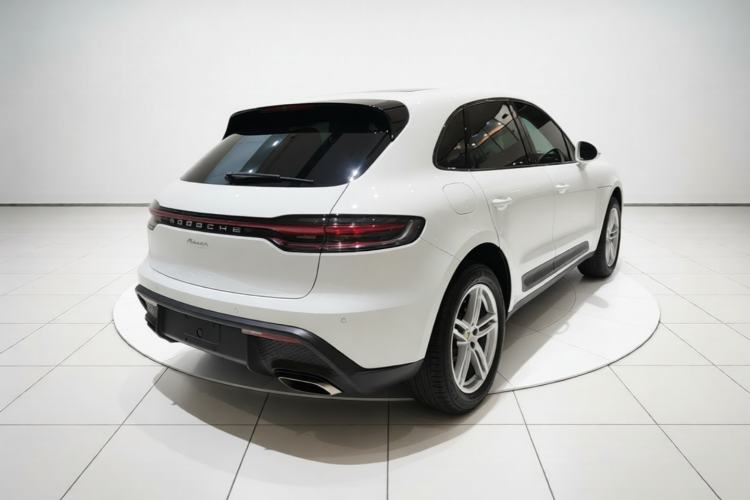 Used Porsche Macan 2023 Macan 2.0T Rear Right 45 Deg