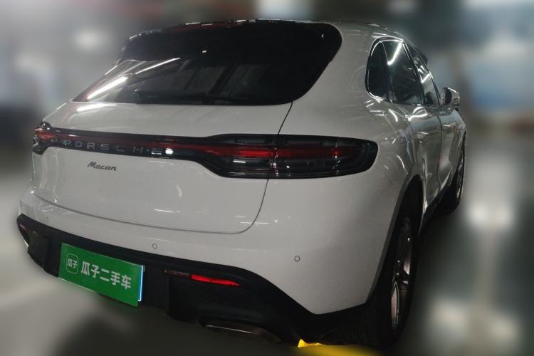 Used Porsche Macan 2023 Macan 2.0T Rear Right 45 Deg