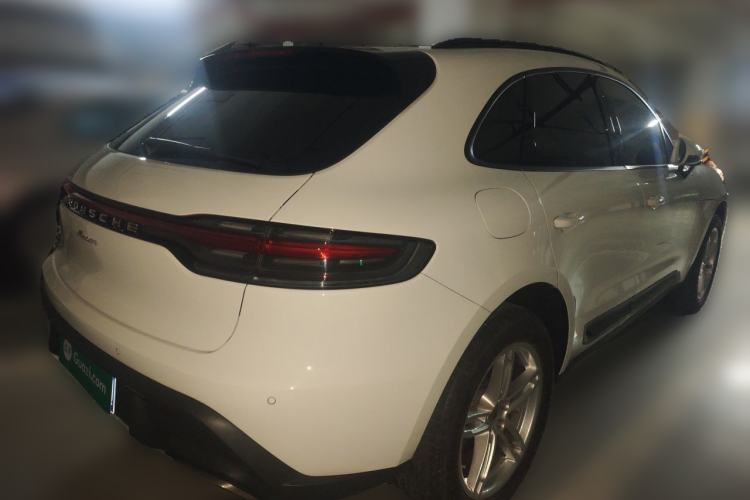 Used Porsche Macan 2023 Macan 2.0T Rear Right 45 Deg