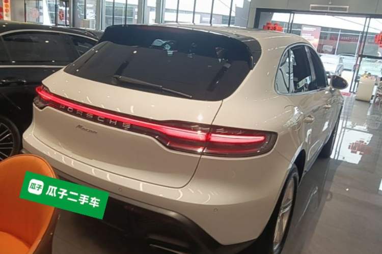 Used Porsche Macan 2023 Macan 2.0T Rear Right 45 Deg