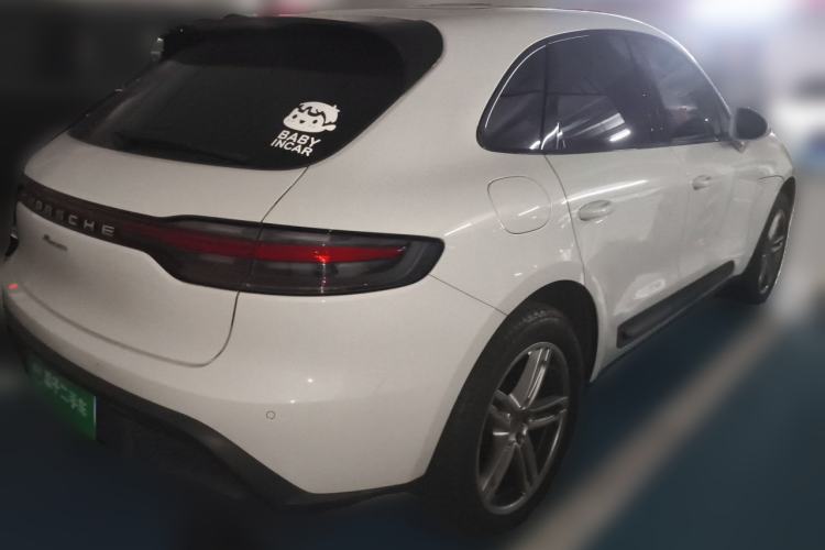 Used Porsche Macan 2023 Macan 2.0T Rear Right 45 Deg