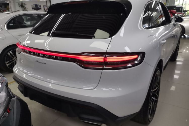 Used Porsche Macan 2023 Macan 2.0T Rear Right 45 Deg