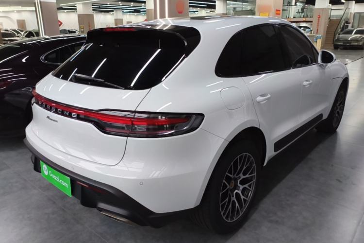 Used Porsche Macan 2023 Macan 2.0T Rear Right 45 Deg