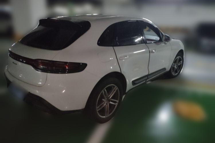Used Porsche Macan 2023 Macan 2.0T Rear Right 45 Deg