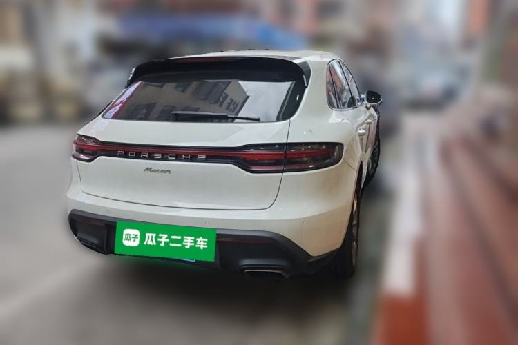 Used Porsche Macan 2023 Macan 2.0T Rear Right 45 Deg