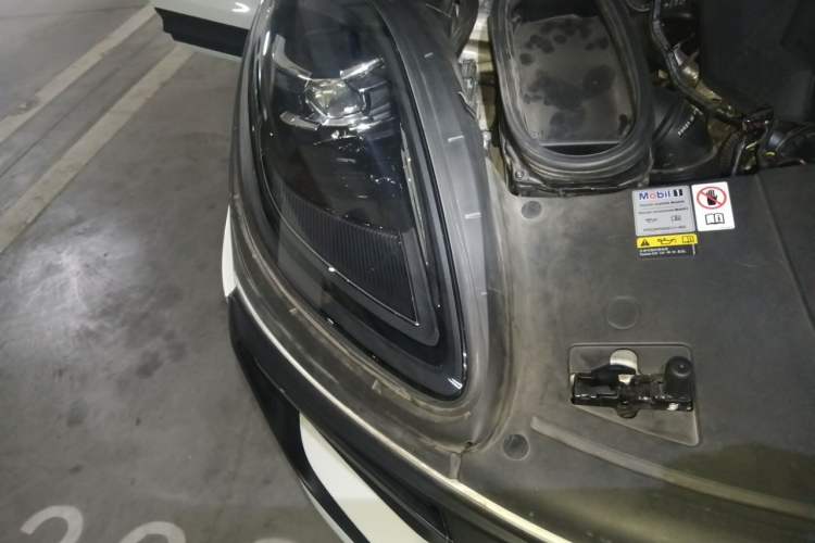 Used Porsche Macan 2023 Macan 2.0T Right Front Headlight