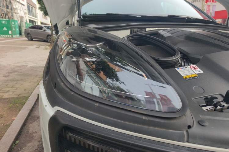 Used Porsche Macan 2023 Macan S 2.9T Right Front Headlight