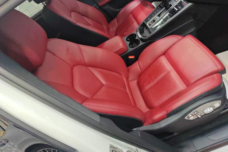 Used Porsche Macan 2023 Macan 2.0T Right Front Seat
