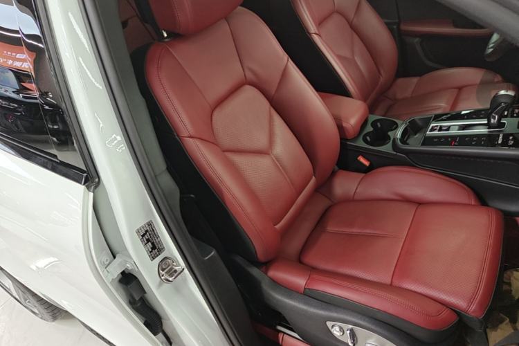 Used Porsche Macan 2023 Macan 2.0T Right Front Seat
