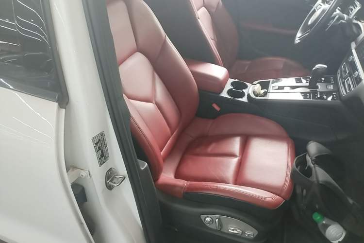 Used Porsche Macan 2023 Macan 2.0T Right Front Seat