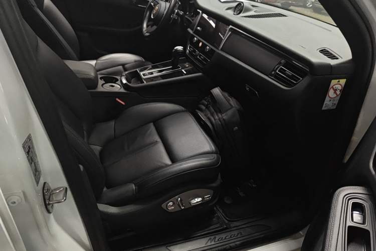 Used Porsche Macan 2023 Macan 2.0T Right Front Seat