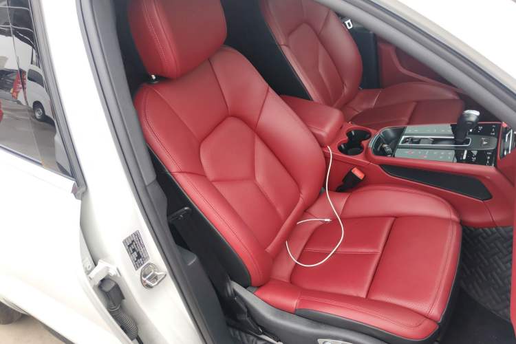 Used Porsche Macan 2023 Macan 2.0T Right Front Seat