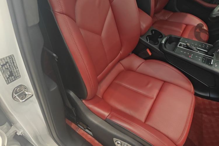 Used Porsche Macan 2023 Macan 2.0T Right Front Seat