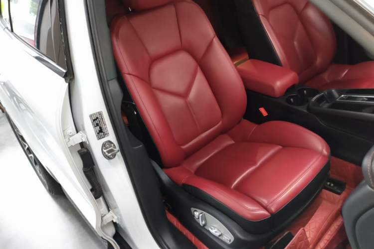 Used Porsche Macan 2023 Macan 2.0T Right Front Seat