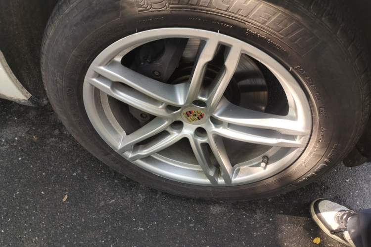 Used Porsche Macan 2023 Macan T 2.0T Right Front Wheel Hub