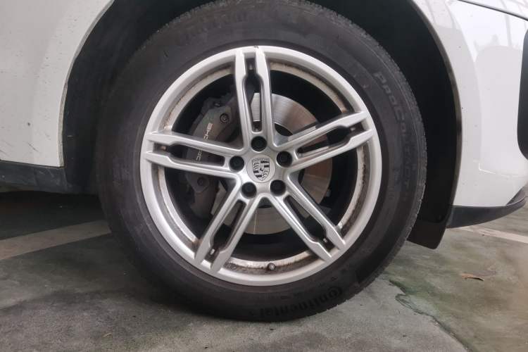 Used Porsche Macan 2023 Macan 2.0T Right Front Wheel Hub