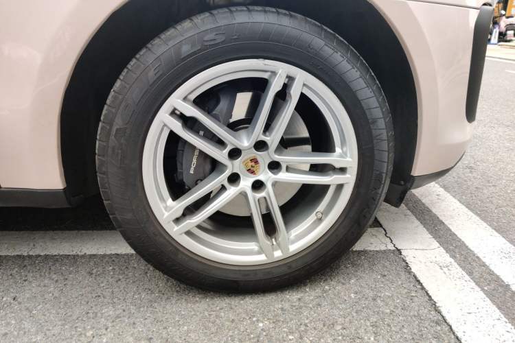 Used Porsche Macan 2023 Macan 2.0T Right Front Wheel Hub