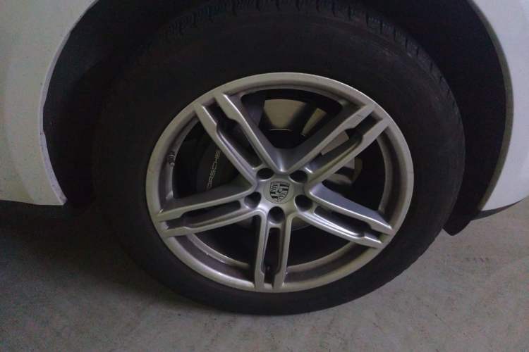 Used Porsche Macan 2023 Macan 2.0T Right Front Wheel Hub
