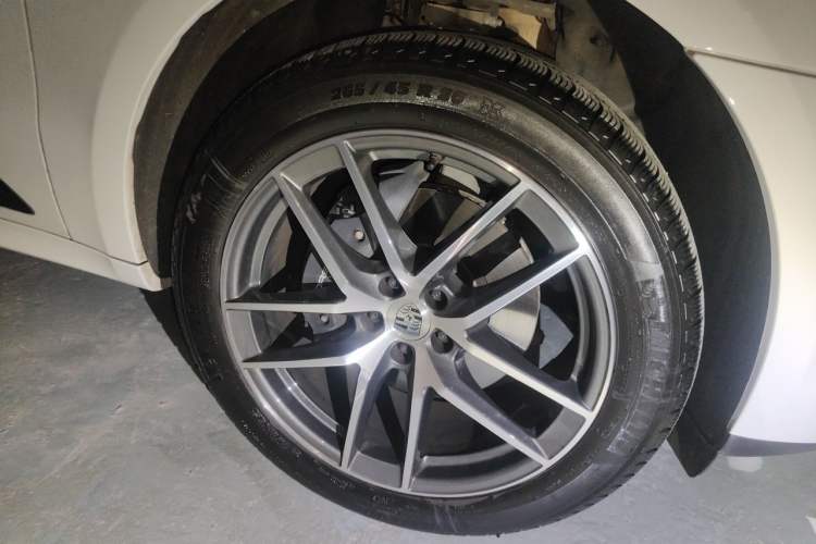 Used Porsche Macan 2023 Macan 2.0T Right Front Wheel Hub