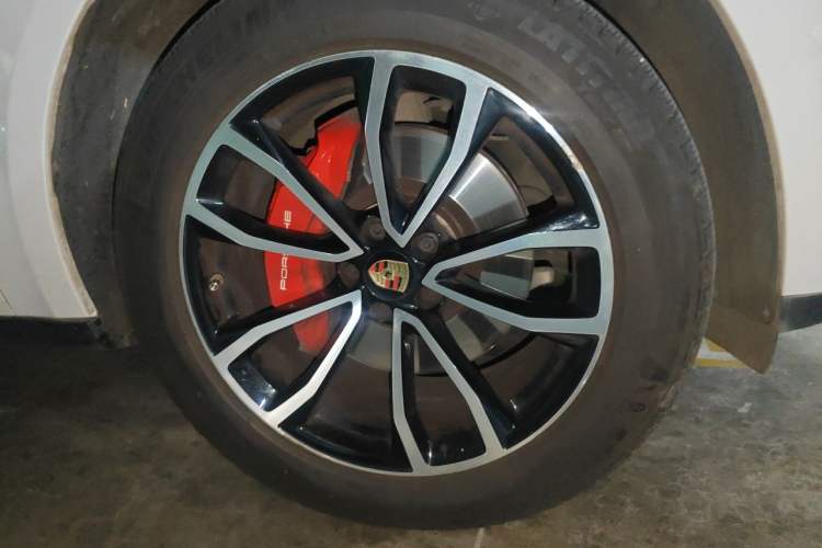 Used Porsche Macan 2023 Macan 2.0T Right Front Wheel Hub