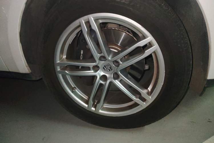 Used Porsche Macan 2023 Macan 2.0T Right Front Wheel Hub