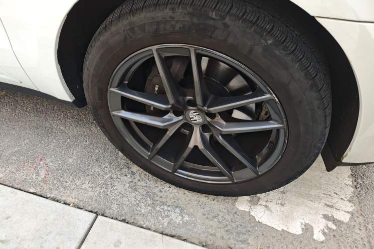 Used Porsche Macan 2023 Macan T 2.0T Right Front Wheel Hub
