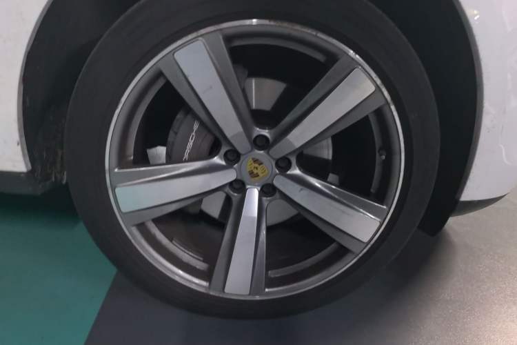 Used Porsche Macan 2023 Macan 2.0T Right Front Wheel Hub