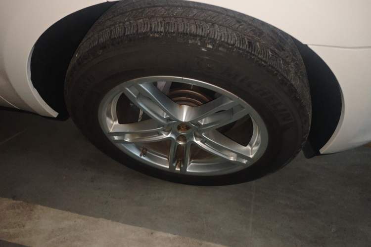 Used Porsche Macan 2023 Macan 2.0T Right Front Wheel Hub