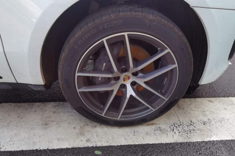 Used Porsche Macan 2023 Macan 2.0T Right Front Wheel Hub