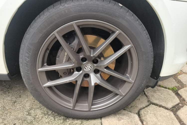 Used Porsche Macan 2023 Macan T 2.0T Right Front Wheel Hub