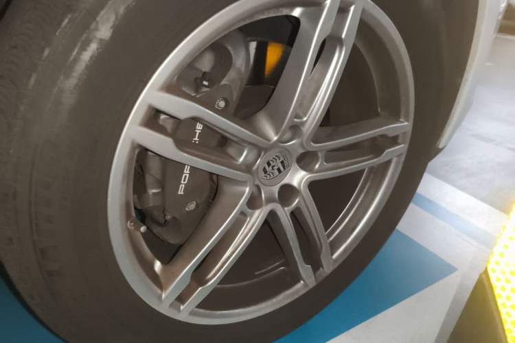 Used Porsche Macan 2023 Macan 2.0T Right Front Wheel Hub