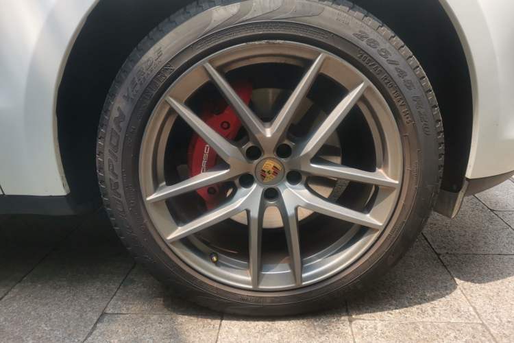 Used Porsche Macan 2023 Macan 2.0T Right Front Wheel Hub