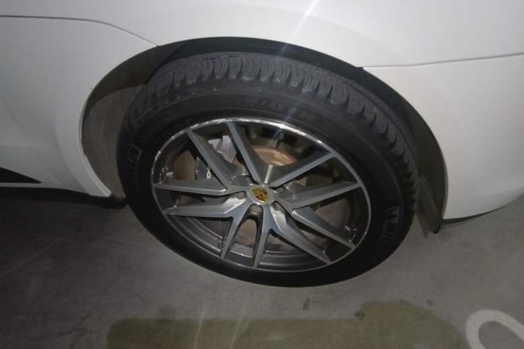 Used Porsche Macan 2023 Macan 2.0T Right Front Wheel Hub