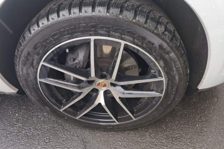 Used Porsche Macan 2023 Macan T 2.0T Right Front Wheel Hub