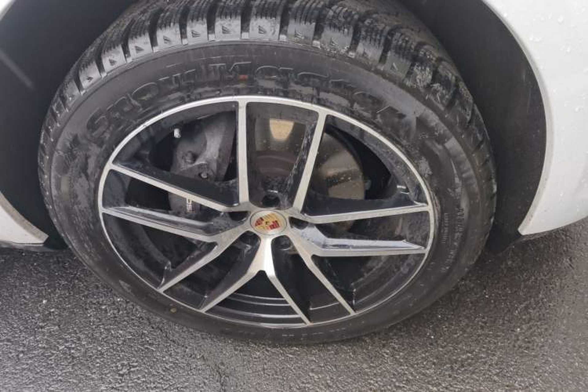 Used Porsche Macan 2023 Macan T 2.0T Right Front Wheel Hub