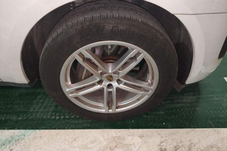 Used Porsche Macan 2023 Macan 2.0T Right Front Wheel Hub