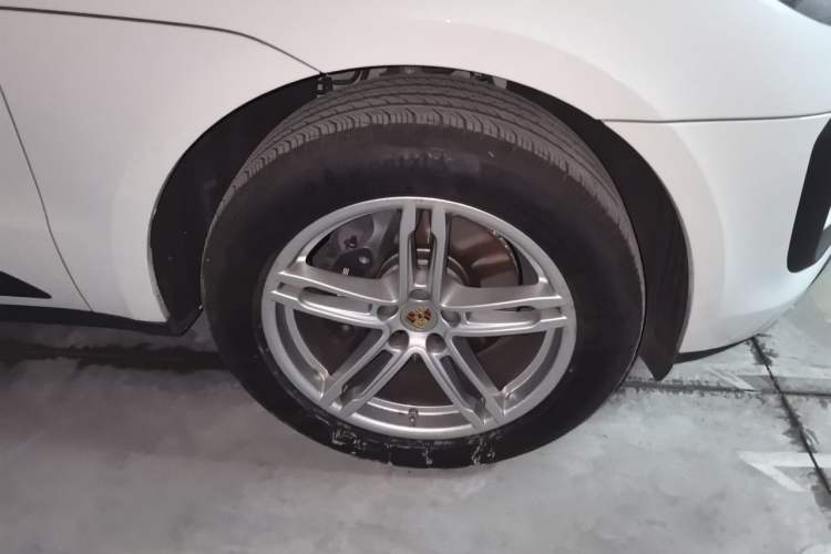 Used Porsche Macan 2023 Macan 2.0T Right Front Wheel Hub