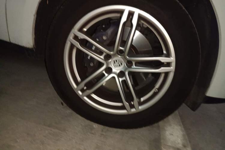 Used Porsche Macan 2023 Macan 2.0T Right Front Wheel Hub