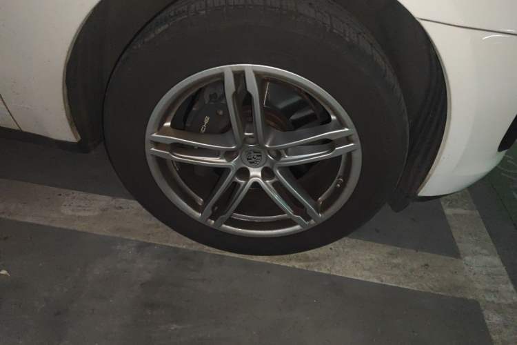 Used Porsche Macan 2023 Macan 2.0T Right Front Wheel Hub