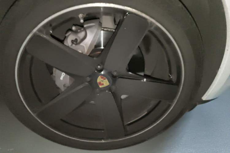 Used Porsche Macan 2023 Macan T 2.0T Right Front Wheel Hub