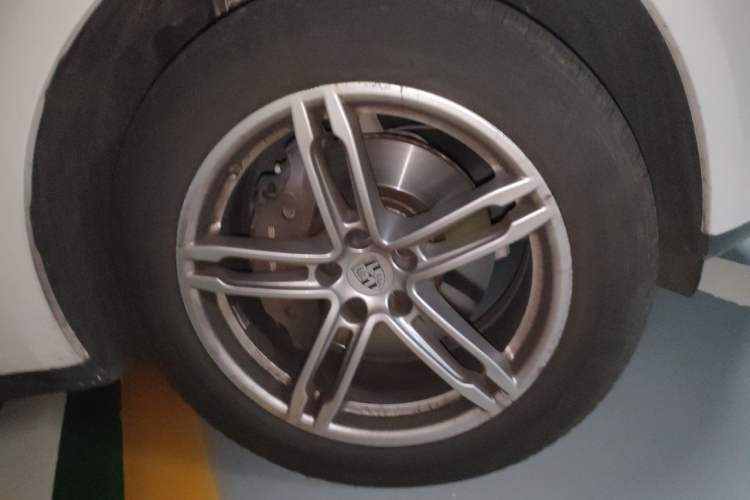 Used Porsche Macan 2023 Macan 2.0T Right Front Wheel Hub