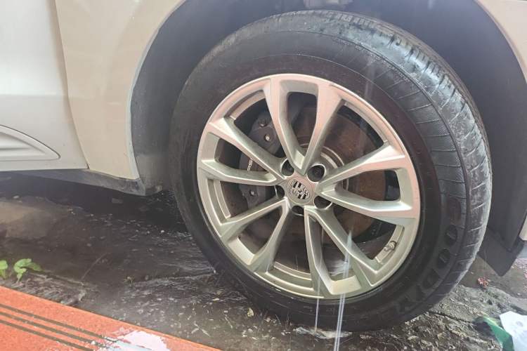 Used Porsche Macan 2023 Macan 2.0T Right Front Wheel Hub
